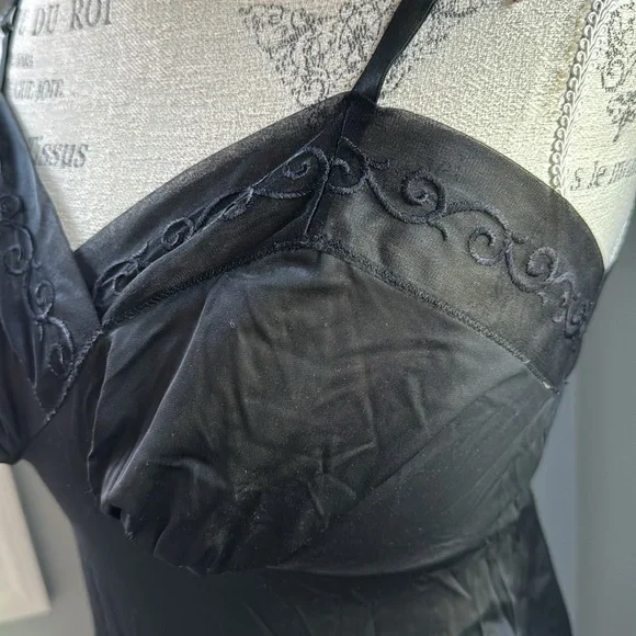 Vintage Vanity Faire black lace trimmed slip EVC size S - Picture 2 of 9